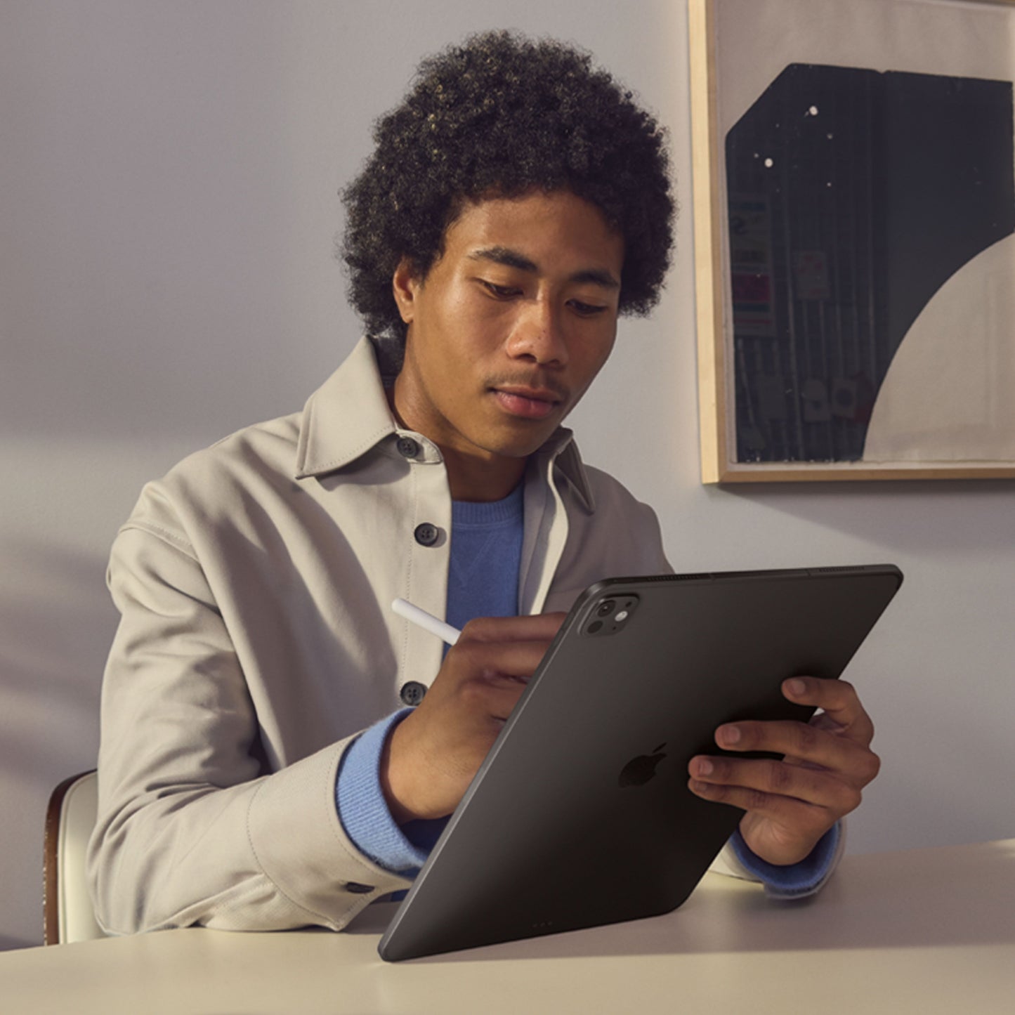iPad_Pro_11-in_M5_Cellular_Space_Black_PDP_Image_Position_5__GBEN