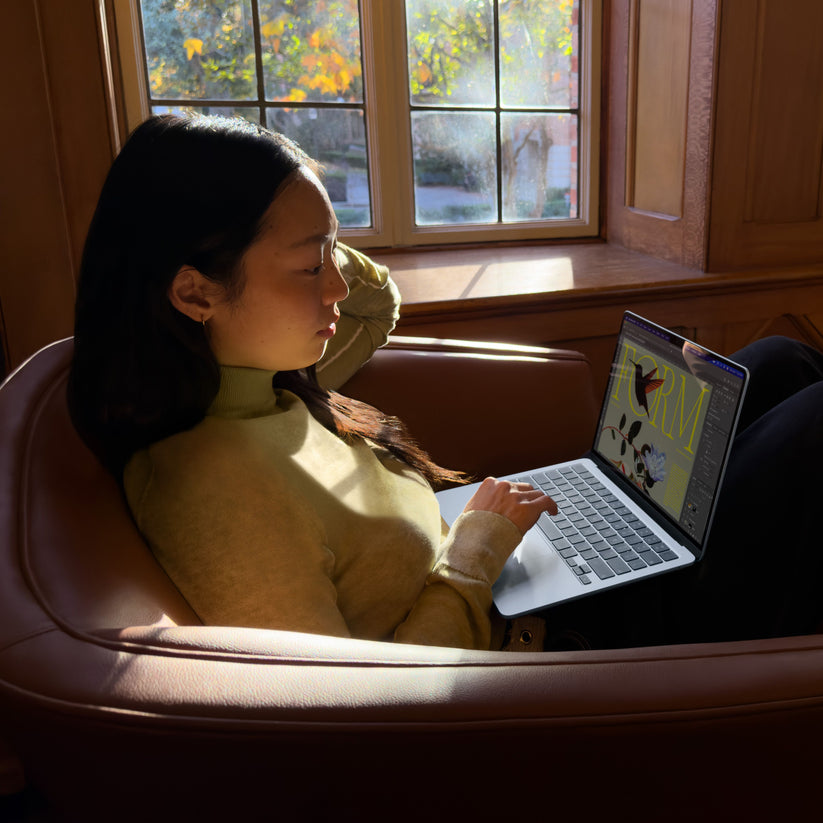 MacBook_Air_13-in_M5_Starlight_PDP_Image_Position_7__en-UK